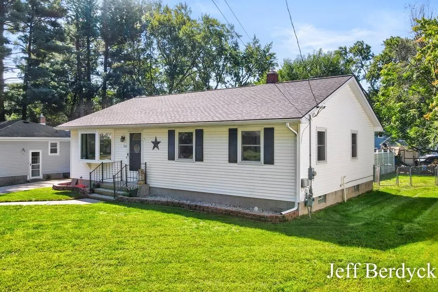934 Harding Street NW Walker City, MI 49544