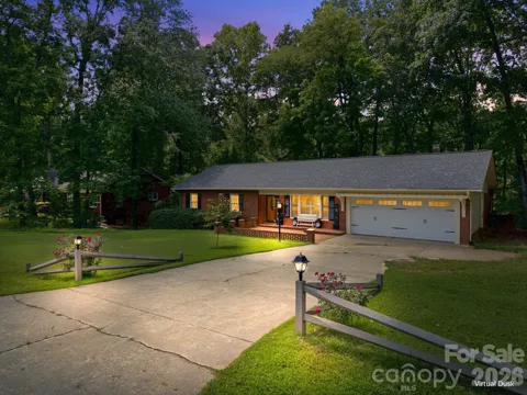 305 Heritage Circle