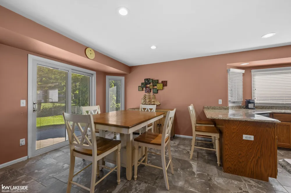 21225 Parkstone Drive Macomb Township, MI 48044