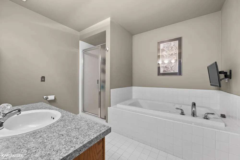 21225 Parkstone Drive Macomb Township, MI 48044