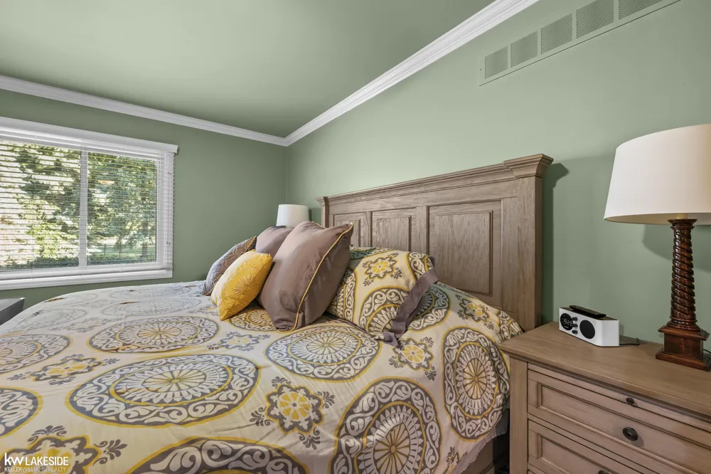 21225 Parkstone Drive Macomb Township, MI 48044