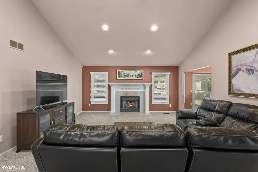 21225 Parkstone Drive Macomb Township, MI 48044