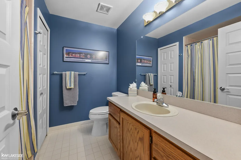 21225 Parkstone Drive Macomb Township, MI 48044