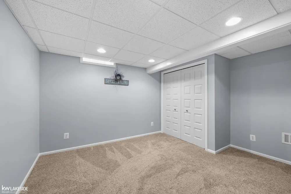 21225 Parkstone Drive Macomb Township, MI 48044