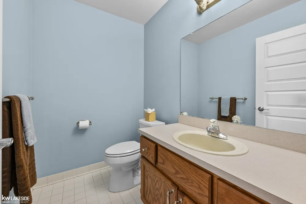 21225 Parkstone Drive Macomb Township, MI 48044