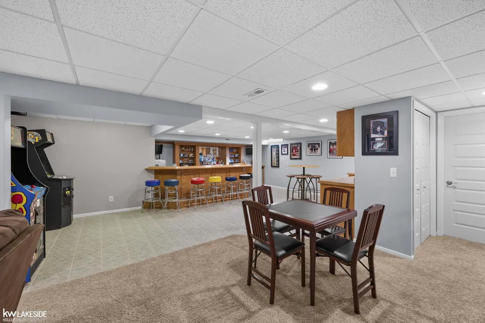 21225 Parkstone Drive Macomb Township, MI 48044