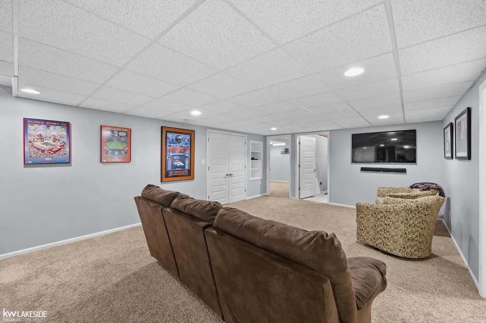 21225 Parkstone Drive Macomb Township, MI 48044