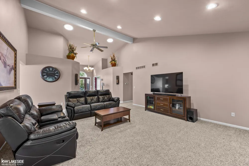 21225 Parkstone Drive Macomb Township, MI 48044