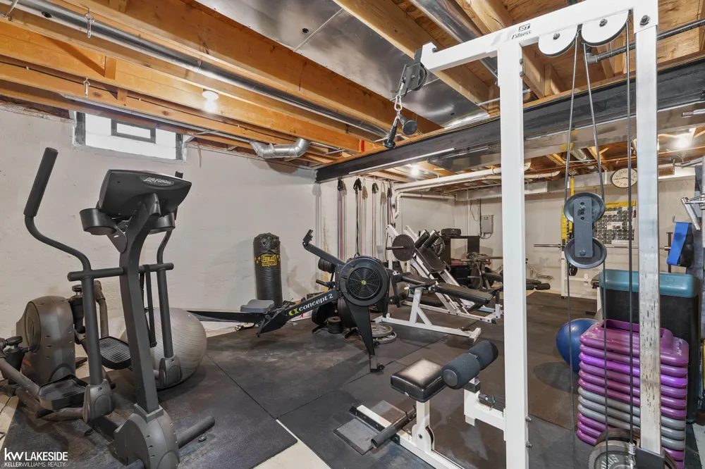 21225 Parkstone Drive Macomb Township, MI 48044