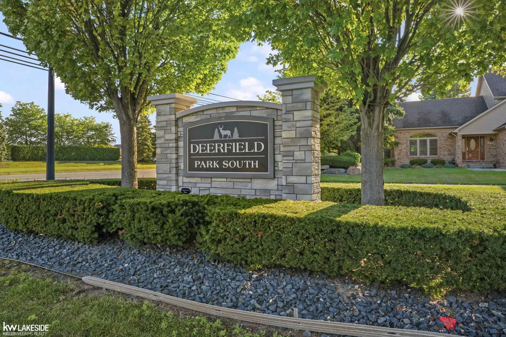 21225 Parkstone Drive Macomb Township, MI 48044