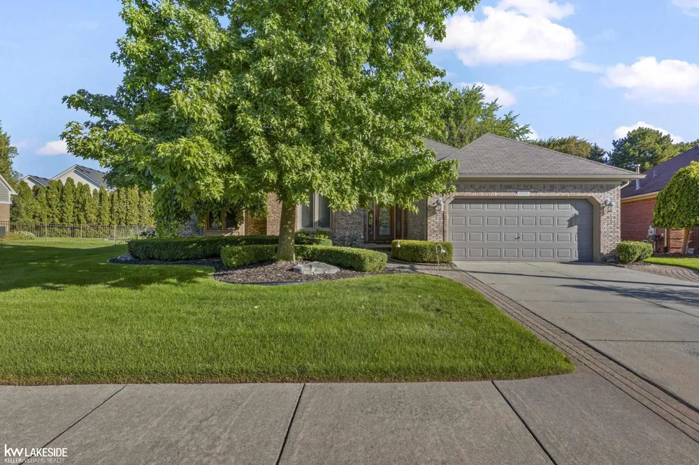 21225 Parkstone Drive Macomb Township, MI 48044