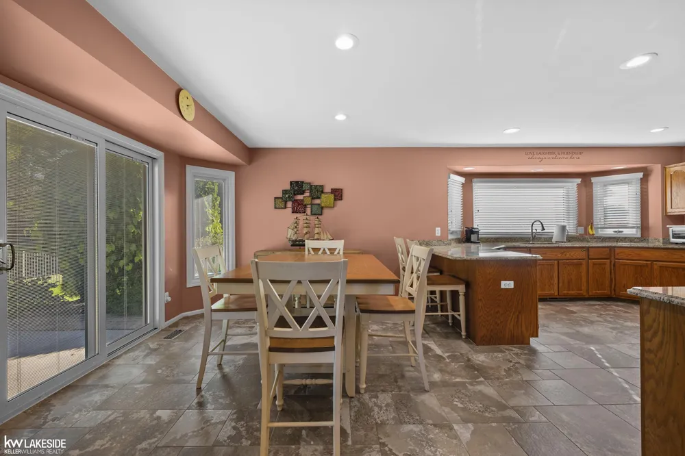 21225 Parkstone Drive Macomb Township, MI 48044