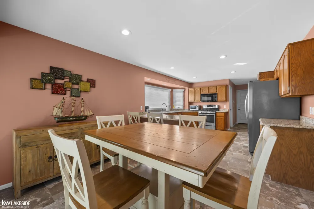 21225 Parkstone Drive Macomb Township, MI 48044