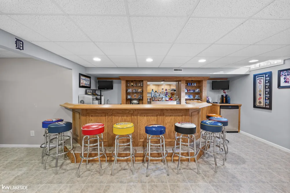 21225 Parkstone Drive Macomb Township, MI 48044