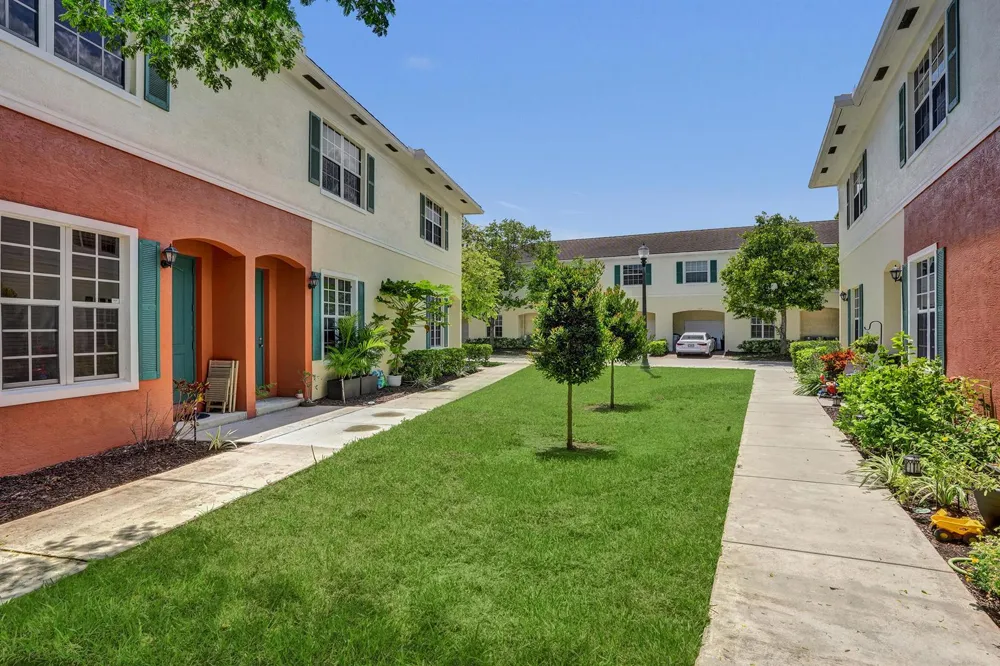 612 SW 3RD AVENUE Pompano Beach, FL 33060