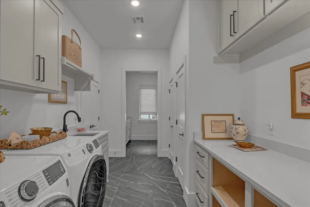 12910 S 28th Place Bixby, OK 74008