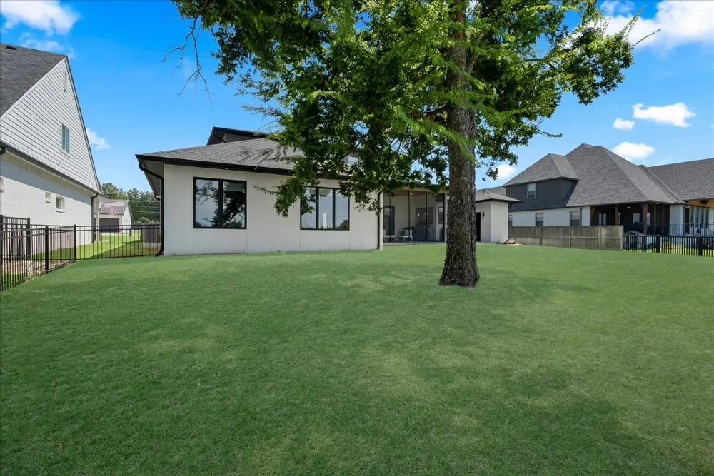 12910 S 28th Place Bixby, OK 74008