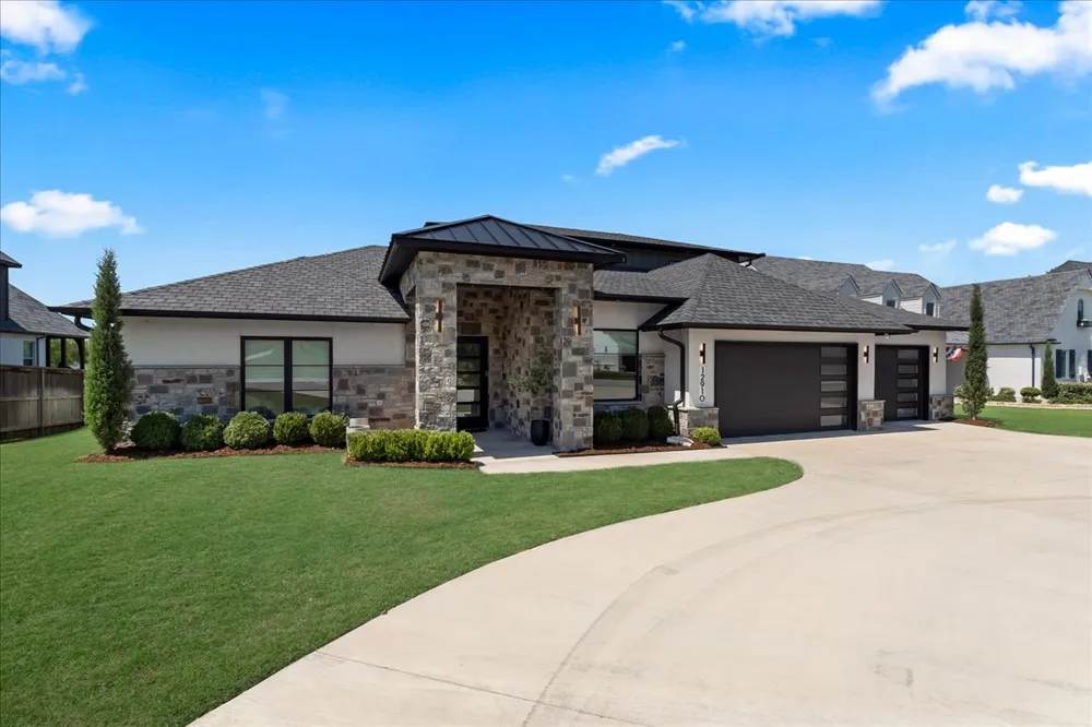 12910 S 28th Place Bixby, OK 74008