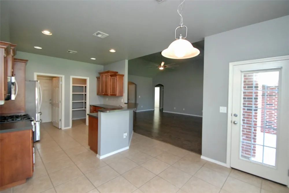 4944 S 204 AVENUE E Broken Arrow, OK 74014