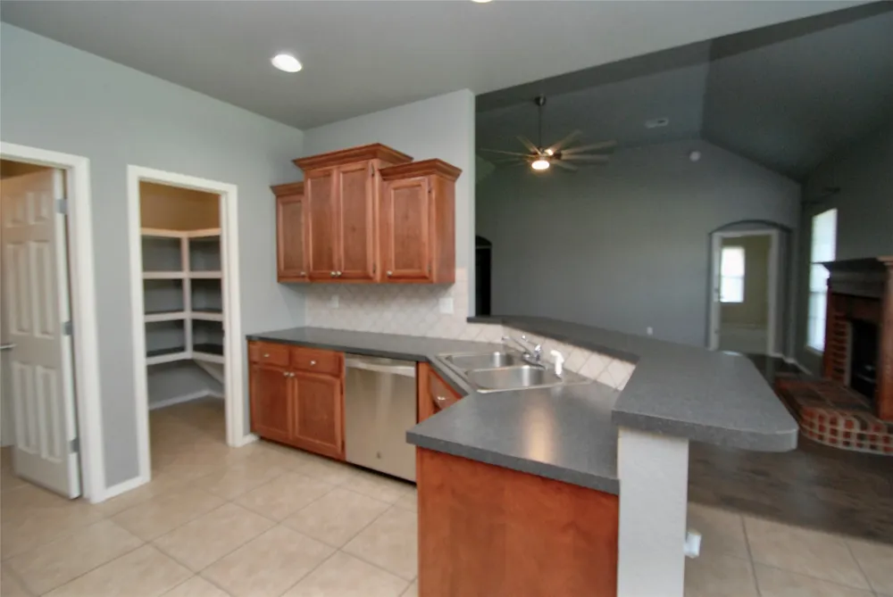 4944 S 204 AVENUE E Broken Arrow, OK 74014