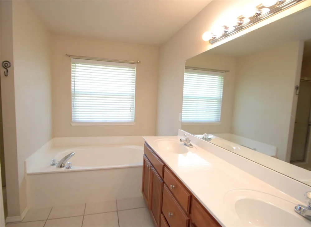 4944 S 204 AVENUE E Broken Arrow, OK 74014