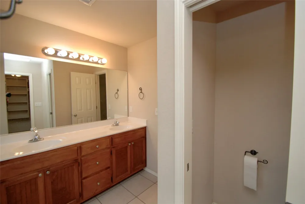 4944 S 204 AVENUE E Broken Arrow, OK 74014