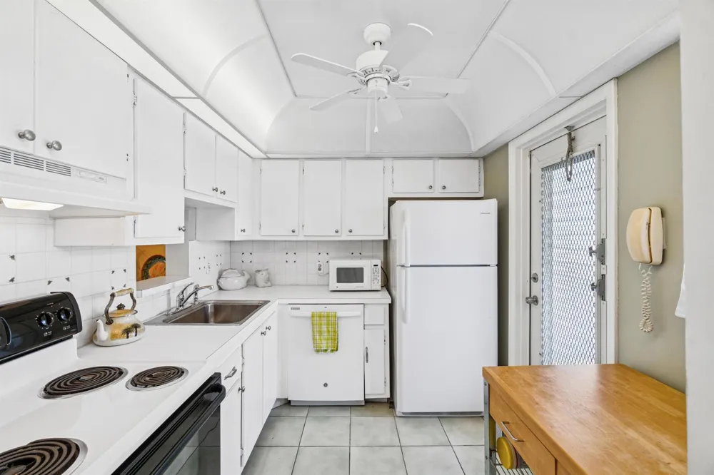 108 NE 20TH AVENUE NE #201 Boynton Beach, FL 33435