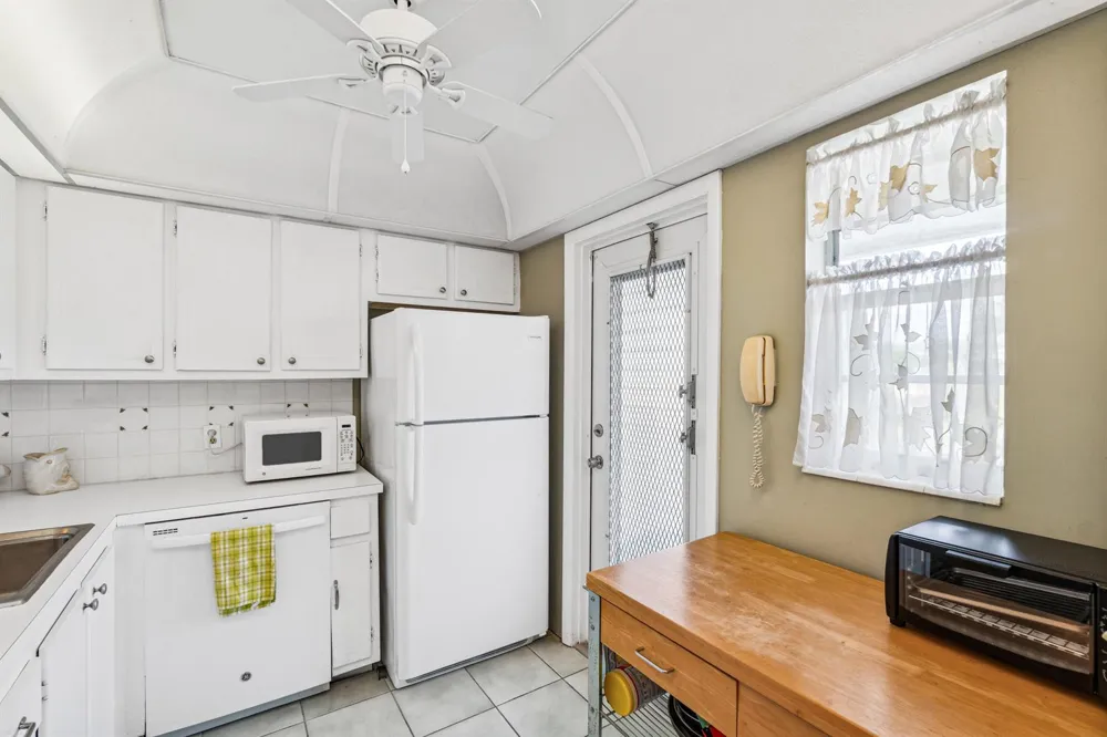 108 NE 20TH AVENUE NE #201 Boynton Beach, FL 33435
