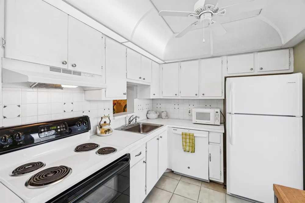 108 NE 20TH AVENUE NE #201 Boynton Beach, FL 33435