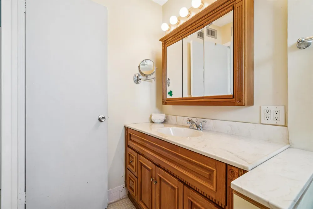 108 NE 20TH AVENUE NE #201 Boynton Beach, FL 33435