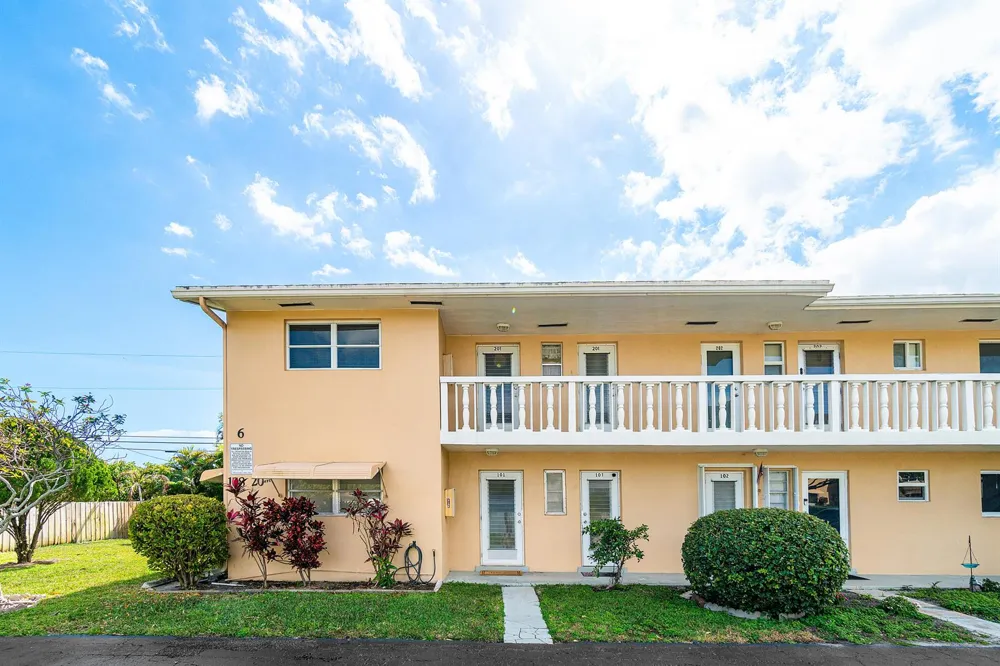 108 NE 20TH AVENUE NE #201 Boynton Beach, FL 33435