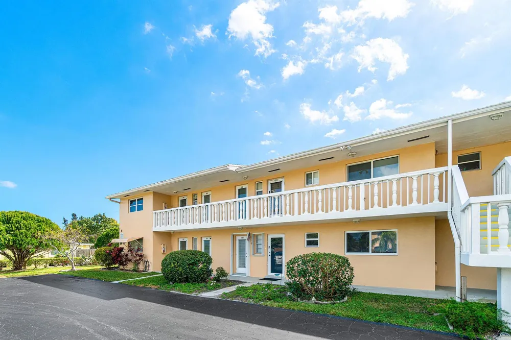 108 NE 20TH AVENUE NE #201 Boynton Beach, FL 33435