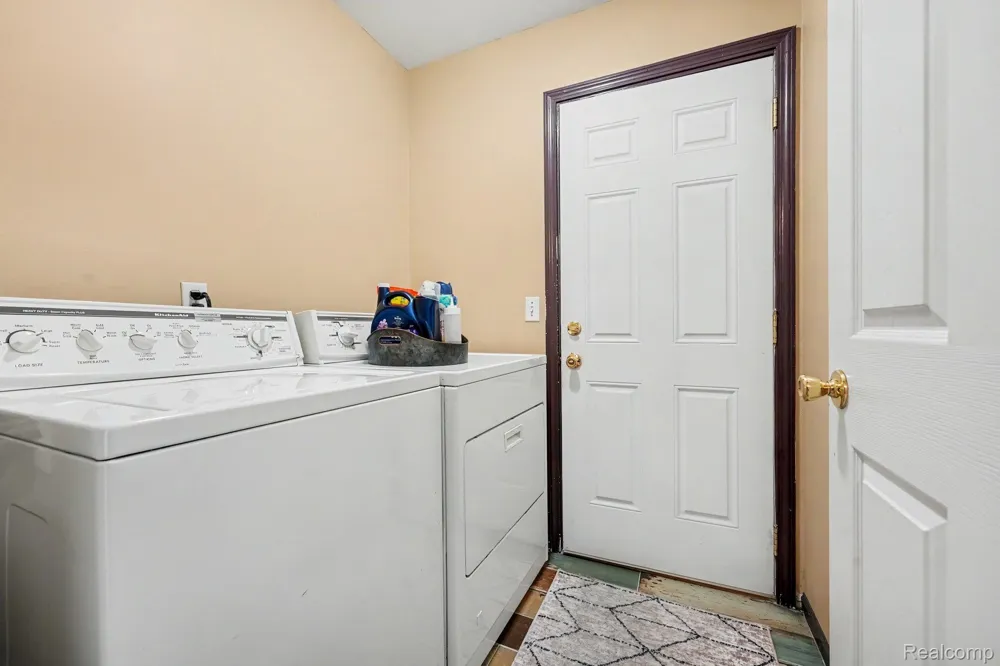 1565 Marshbank Court Pontiac City, MI 48340