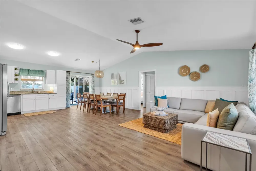 5211 17TH AVENUE W Bradenton, FL 34209