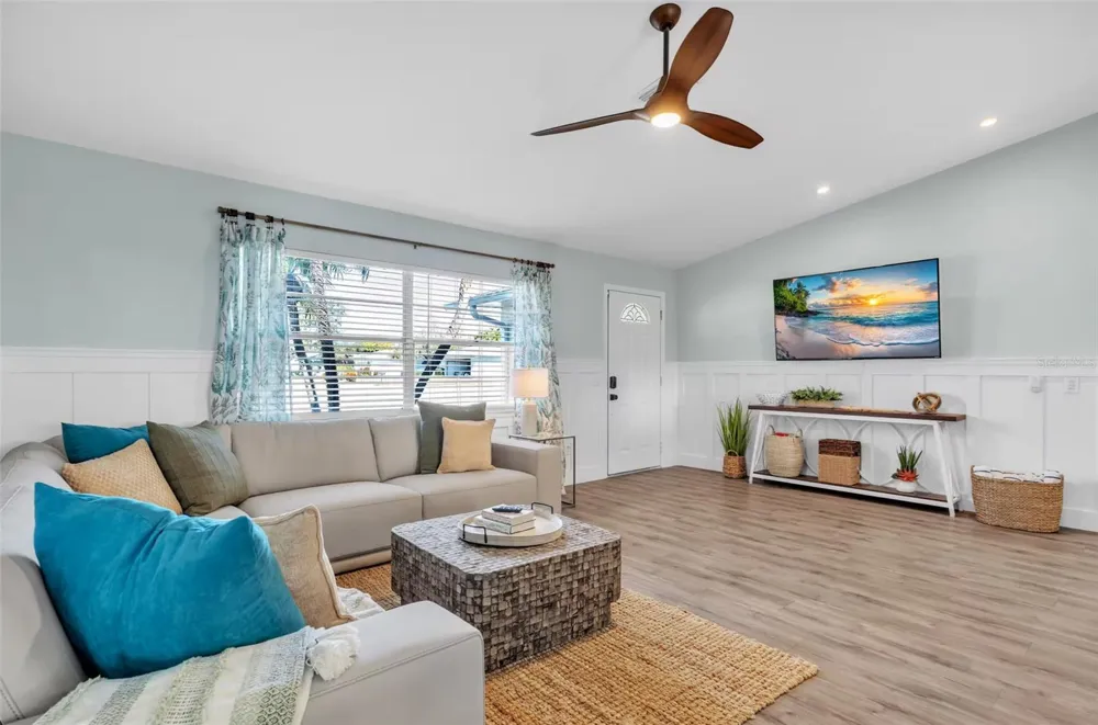 5211 17TH AVENUE W Bradenton, FL 34209