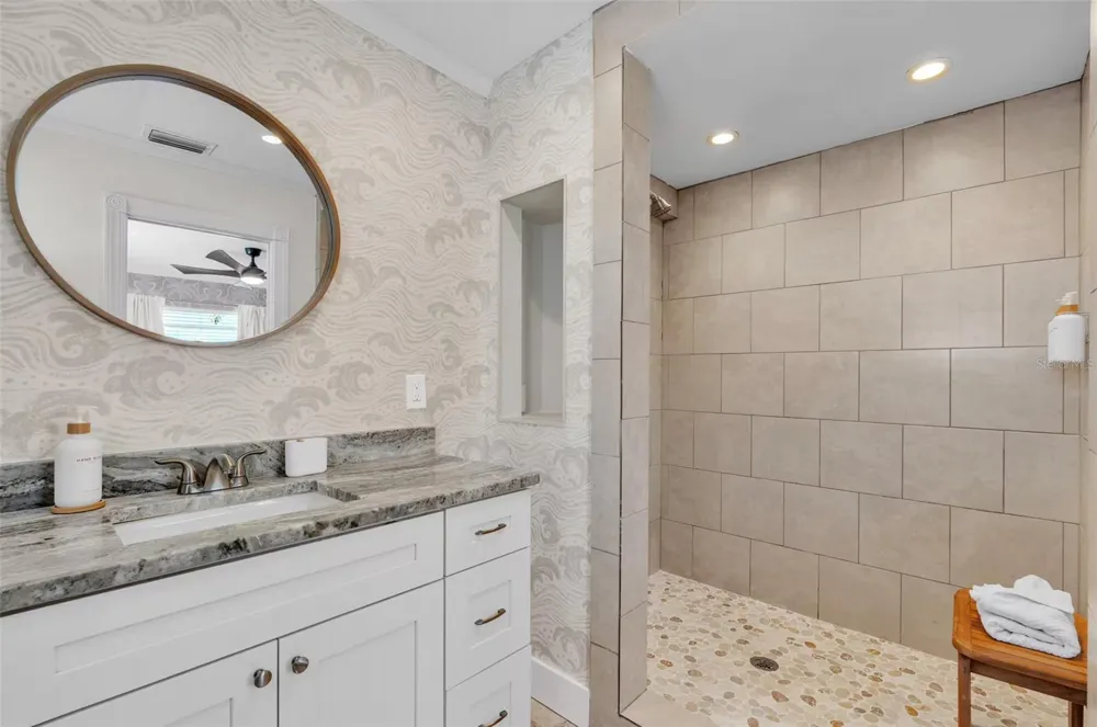 5211 17TH AVENUE W Bradenton, FL 34209
