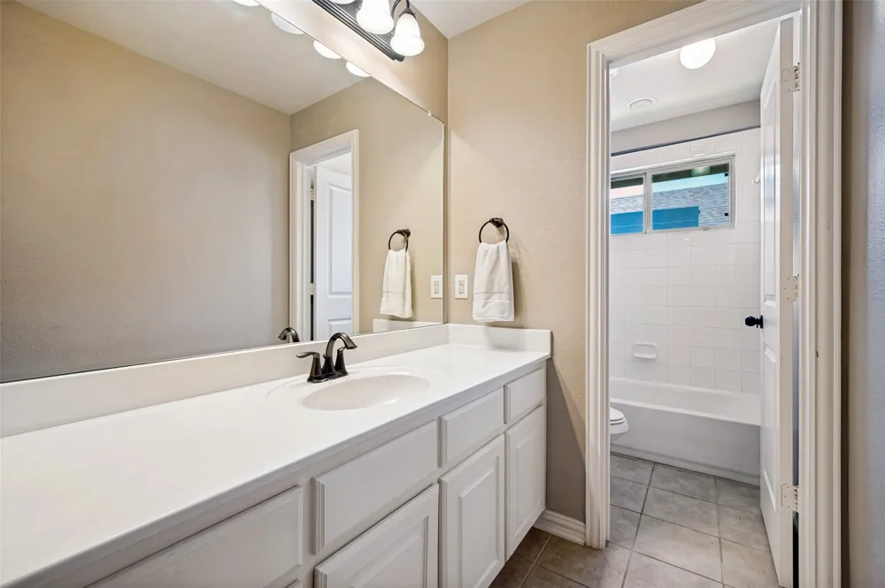 8100 Paisley The Colony, TX 75056