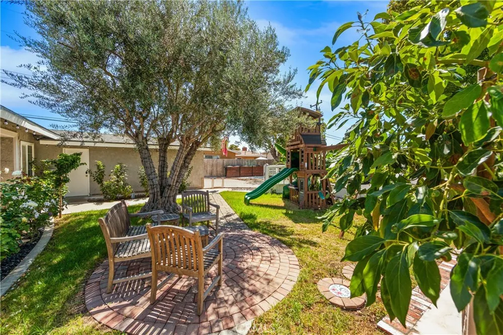 2972 Teakwood Place Costa Mesa, CA 92626