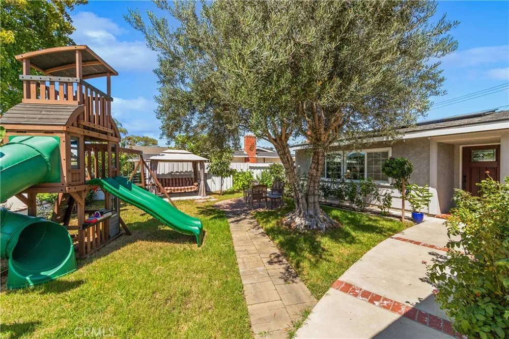 2972 Teakwood Place Costa Mesa, CA 92626