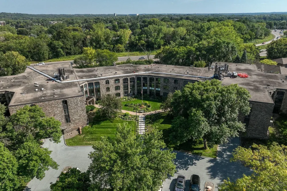 1860 Eagle Ridge Drive #W304 Mendota Heights, MN 55118