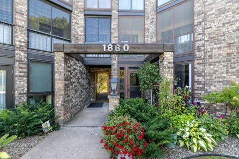 1860 Eagle Ridge Drive #W304