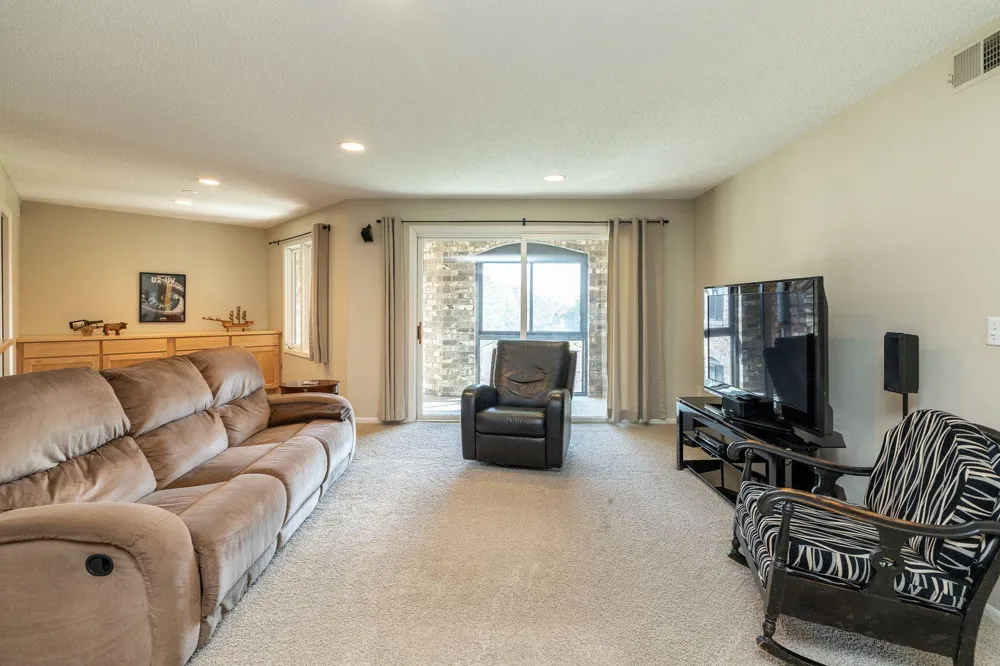 1860 Eagle Ridge Drive #W304 Mendota Heights, MN 55118