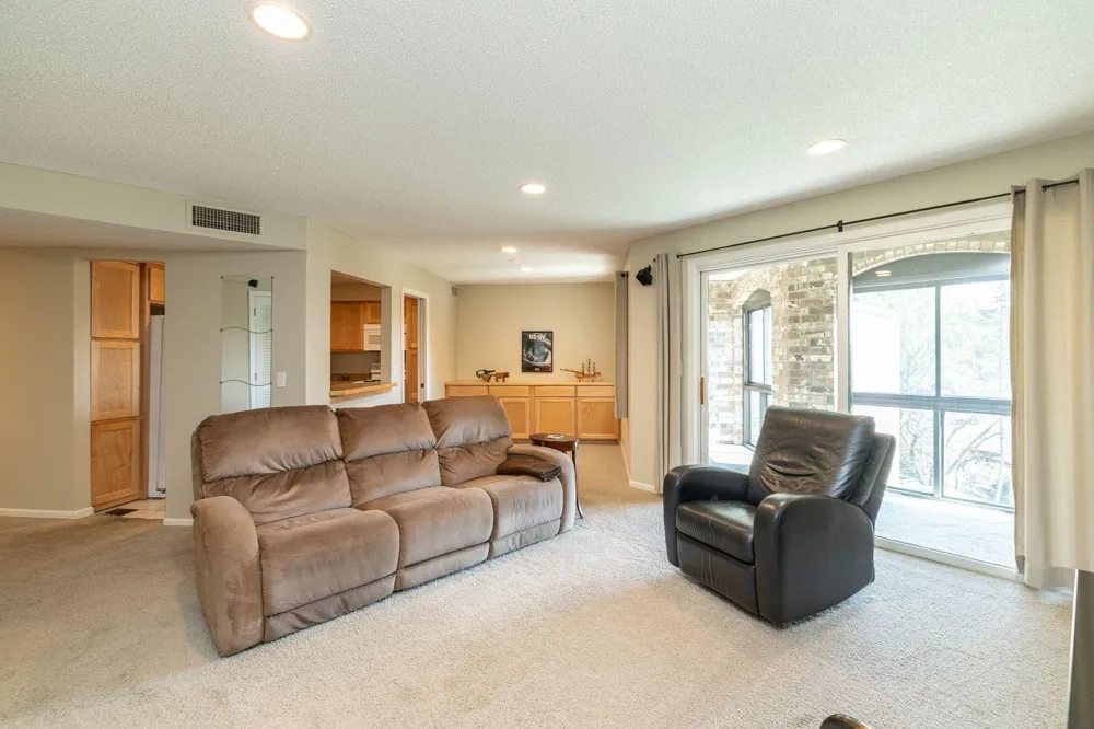 1860 Eagle Ridge Drive #W304 Mendota Heights, MN 55118