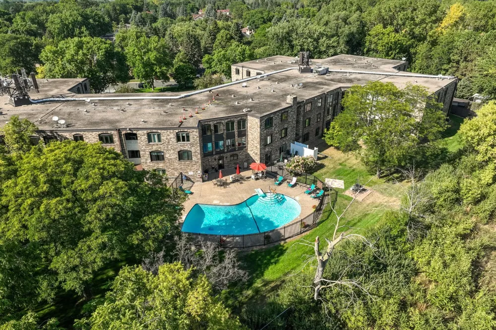 1860 Eagle Ridge Drive #W304 Mendota Heights, MN 55118