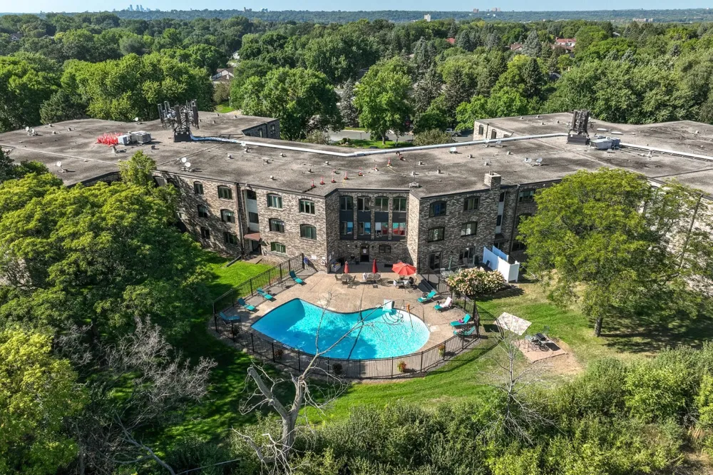1860 Eagle Ridge Drive #W304 Mendota Heights, MN 55118
