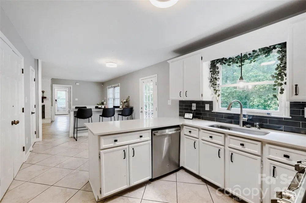 7309 Leesburg Road Charlotte, NC 28215