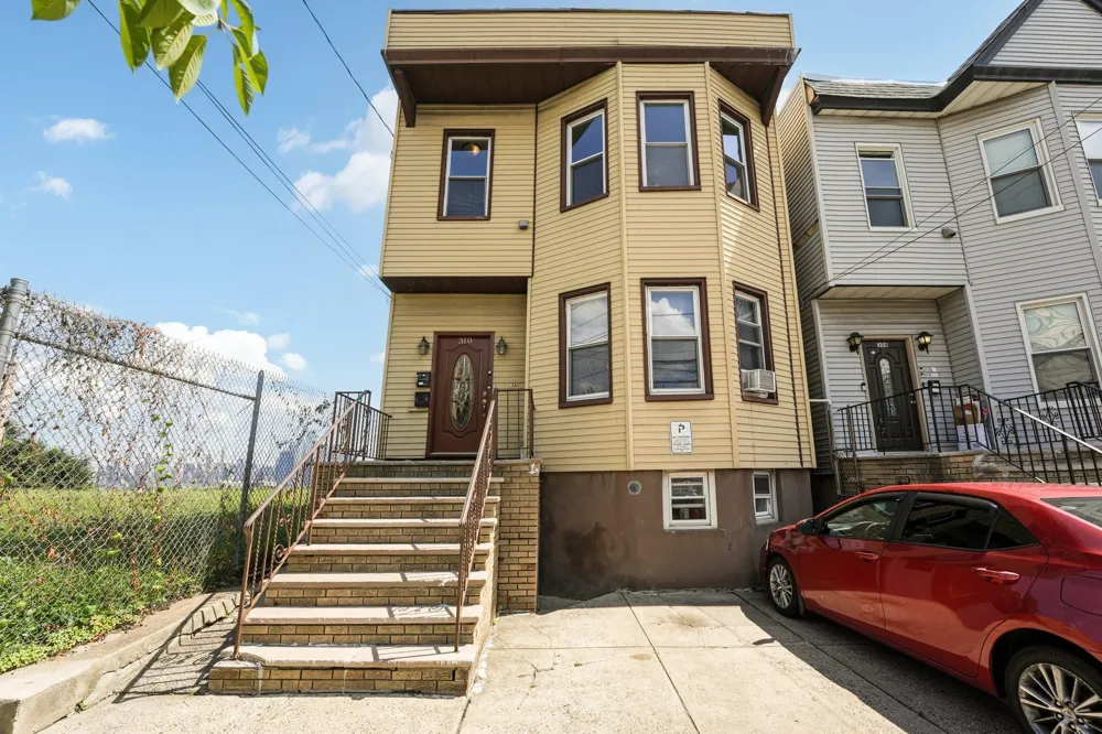 310 PALISADE AVE Union City, NJ 07097