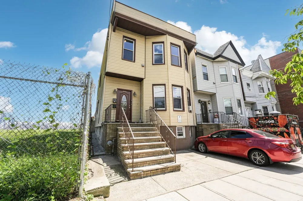 310 PALISADE AVE Union City, NJ 07097