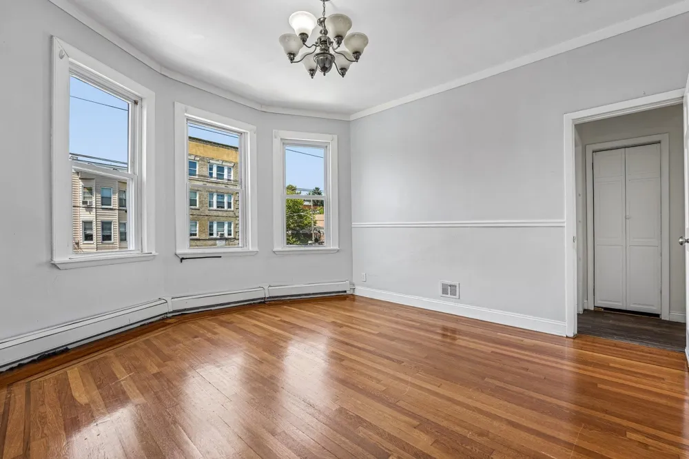 310 PALISADE AVE Union City, NJ 07097