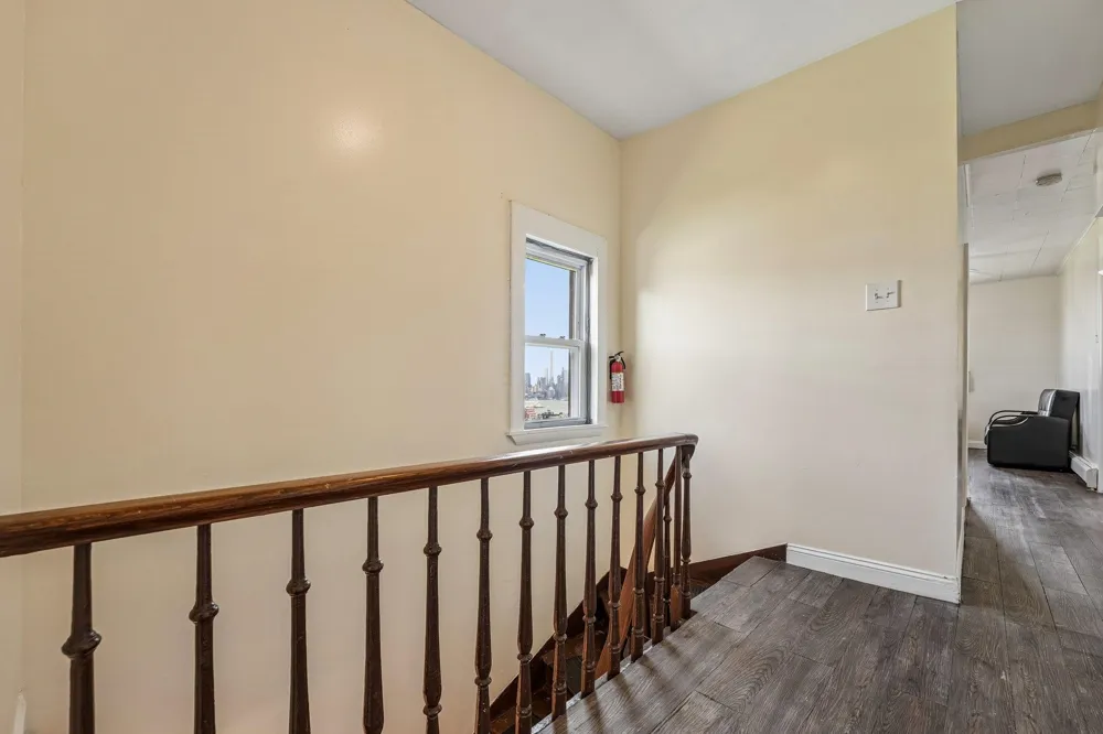 310 PALISADE AVE Union City, NJ 07097